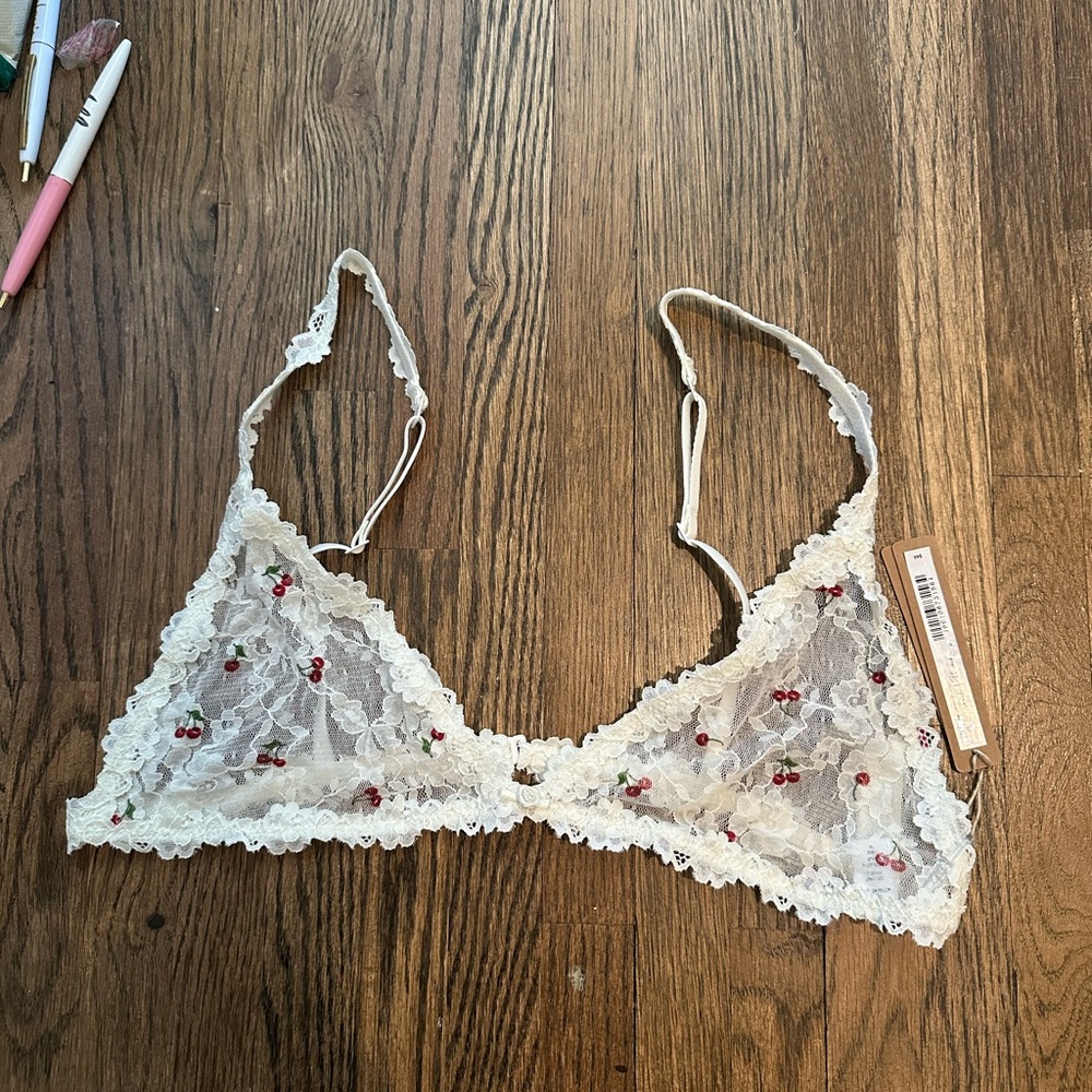 SKIMS White Lace Cherry-Embroidered Bralette